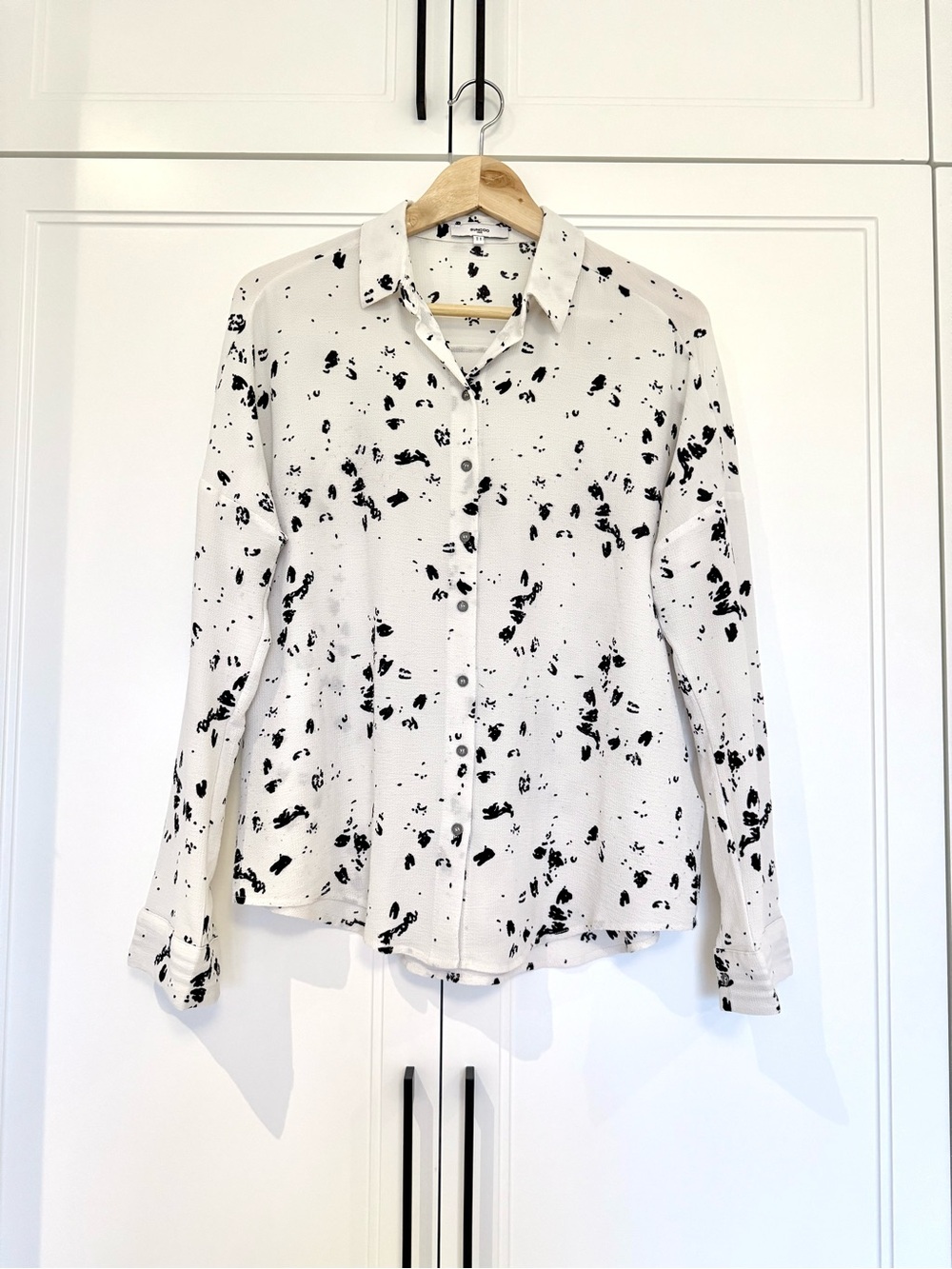 SUNCOO Paris Abstract Print Button Front Blouse White Black